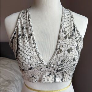 Varley Walsh Sports Bra in Sand Snake Size M